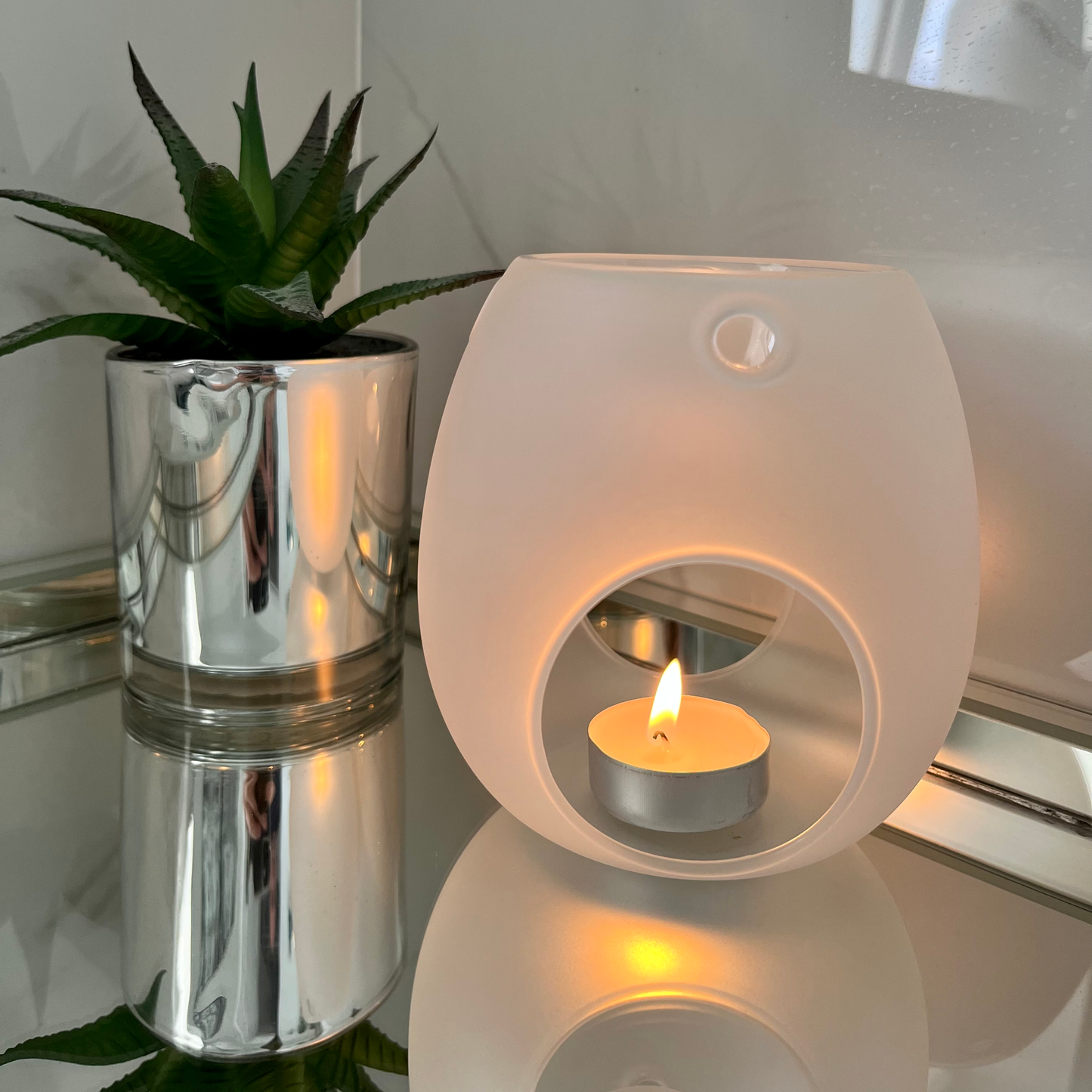 Matt White Glass Wax Melt / Oil Burner